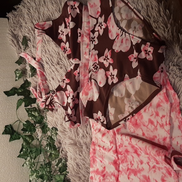 Junior floral swimsuit size Large 10/12 - Picture 1 of 6